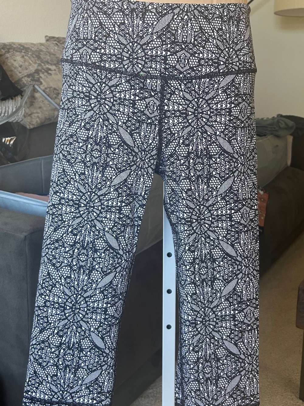 VSX SPORT VICTORIAS SECRET Knockout Crop Leggings RARE PRINT